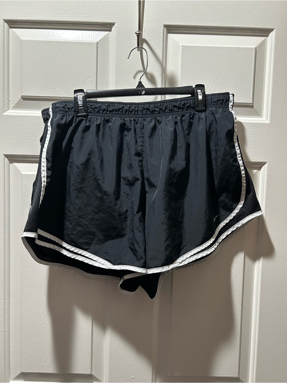 Nike Tempo Black Dri-Fit Mid-Rise 3” Athletic Shorts with White Trim Size 2X